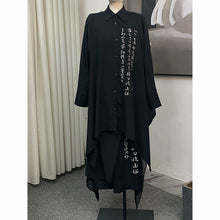 Load image into Gallery viewer, Asymmetric Hem Calligraphy Print Oversized Shirt
