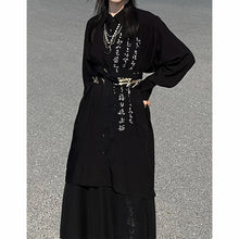 Load image into Gallery viewer, Asymmetric Hem Calligraphy Print Oversized Shirt
