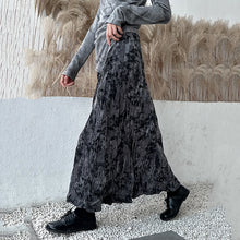 Load image into Gallery viewer, Black A-line Mid-length Pleated Skirt
