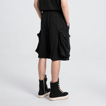 Load image into Gallery viewer, Black Large Pocket Loose Casual Shorts
