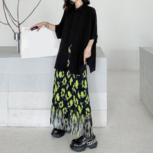 Load image into Gallery viewer, Loose Peated Printed Fringe Skirt
