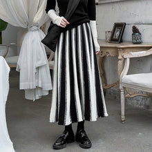 Load image into Gallery viewer, Contrast Color Vertical Striped Loose Skirt
