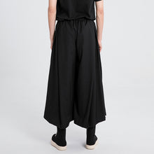 Load image into Gallery viewer, Drape Breathable Wide-leg Cropped Trousers
