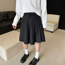 Load image into Gallery viewer, Black Pleated Wide Leg Shorts
