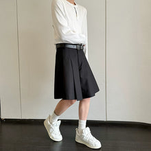 Load image into Gallery viewer, Black Pleated Wide Leg Shorts
