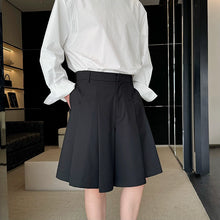 Load image into Gallery viewer, Black Pleated Wide Leg Shorts
