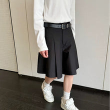 Load image into Gallery viewer, Black Pleated Wide Leg Shorts
