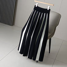 Load image into Gallery viewer, Autumn and Winter Thick Color Block Pleated Skirt
