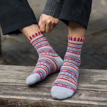 Load image into Gallery viewer, Men&#39;s Retro Ethnic Socks
