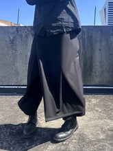 Load image into Gallery viewer, Dark Loose Pocket Hakama
