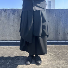 Load image into Gallery viewer, Dark Layered Hakama
