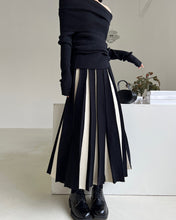 Load image into Gallery viewer, Color-block A-line Knitted Skirt
