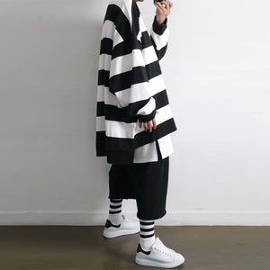 Loose Black and White Striped T-shirt