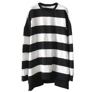 Loose Black and White Striped T-shirt