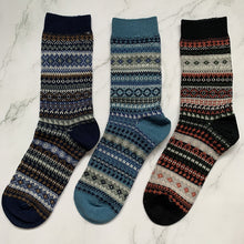 Load image into Gallery viewer, Winter Retro Ethnic Couple Socks
