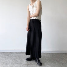 Load image into Gallery viewer, Black Pleated Wide Leg Culottes
